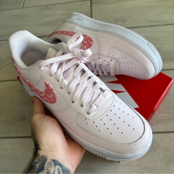 NIKE AIR FORCE 1 LOW PINK WHITE - Picture 2 of 3